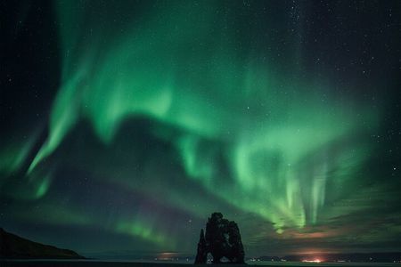 Cozy Northern Lights Tour with Icelandic Treats