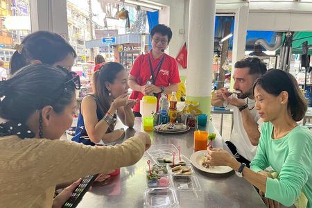 Bang Rak Backstreets: Local Bites & Culture Walking Tour