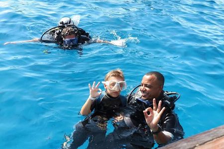 Two Scuba Diving for Beginner with Lunch and Transfer in Hurghada