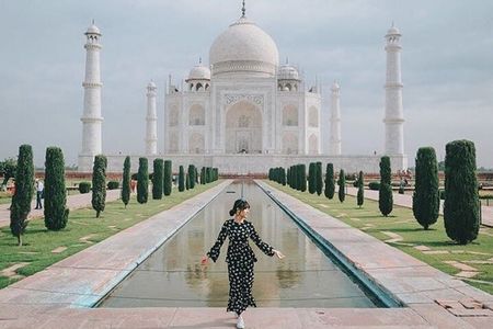 From Delhi: Private Taj Mahal Sunrise & Agra Fort Tour