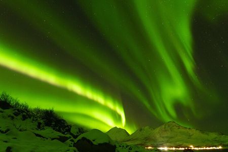 Tromsø: Northern Lights tour with local guide and free photos