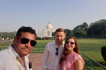 From Delhi : Taj mahal and Agra day Tour by Car