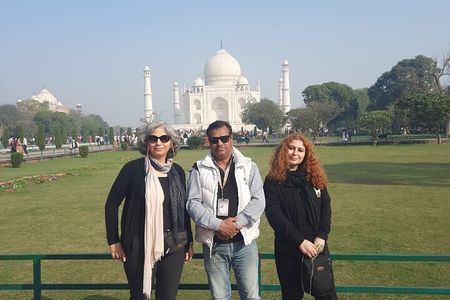 Exclusive Taj Mahal & Agra Fort Day Trip From Delhi by Car