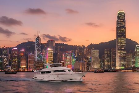 Star Chaser Victoria Harbour Luxury Night Cruise