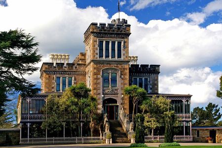 Dunedin Nature and City Tour with Larnach Castle included