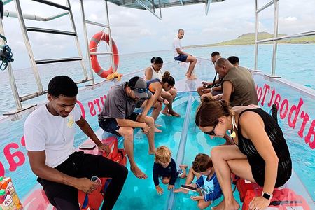 Private Clearboat Tour with Snorkeling in Curacao