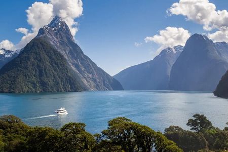 Queenstown to Te Anau via Milford Sound inc Cruise & Lunch