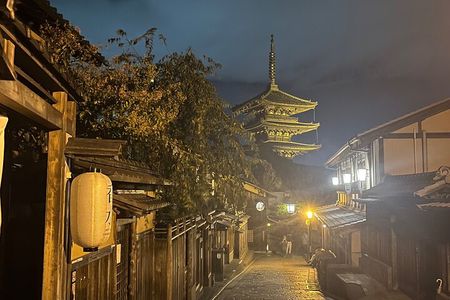 Kyoto Gion Calm Night Walking Tour with a Local Guide