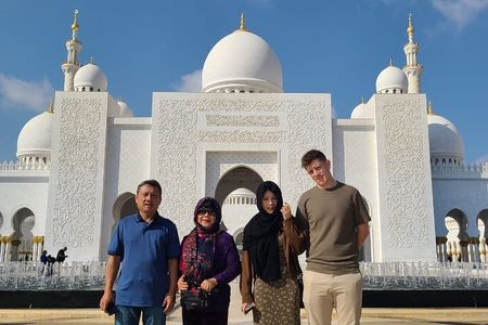 Abu Dhabi Private Layover Stopover City Tour with Flexible Timing