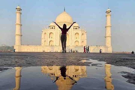 Skip the line: Taj Mahal Agra Private Day Trip From Delhi By Car