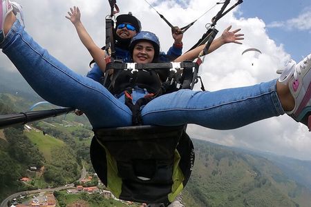 Paragliding Flight Excursion over Medellin