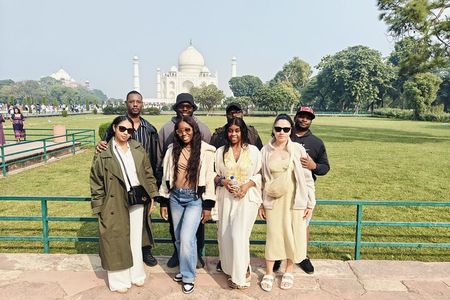 Delhi: Taj Mahal Agra Fort & Baby Taj Tour by Car with Fast Entry