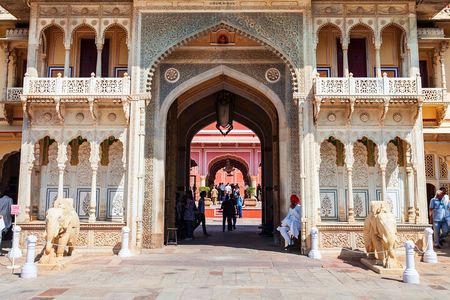 Jaipur Private Day Tour – Customizable Itinerary with Car & Guide