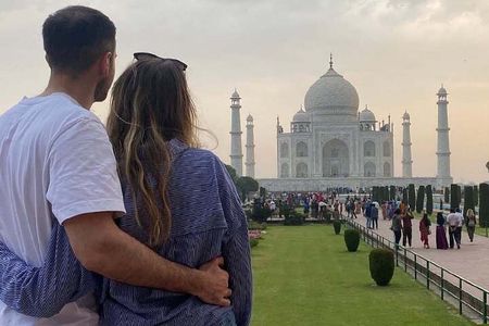 Skip the line: Taj Mahal Agra Private Day Trip From Delhi By Car