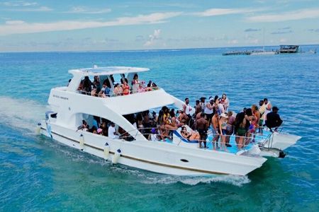 Party Boat Tour with Snorkeling, Booze and Hip Hop in Punta Cana