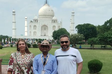 Taj Mahal and Agra Private Car Tour from Delhi with 5 Star Lunch