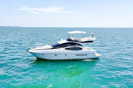 47ft + FREE Hour | Miami Yacht Rental | 3 to 6 Hours | 13 People