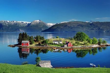 Bergen: Scenic Hardangerfjord with Waterfalls & Lunch at a Garden