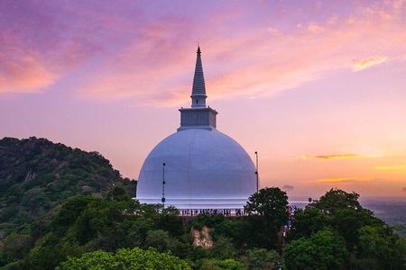 Anuradhapura Guided Day Tour of Ancient Ruins from Colombo