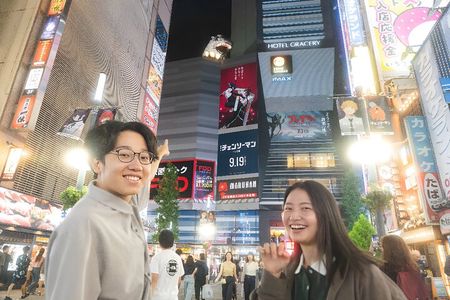 Tokyo: Shinjuku Private Vibrant District Walking Tour