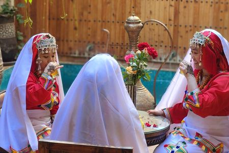 Traditional Moroccan Dress Experience in Marrakech