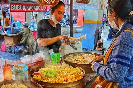 Bali: Night Market & Local Warung Food Tour with 15+ Tastings