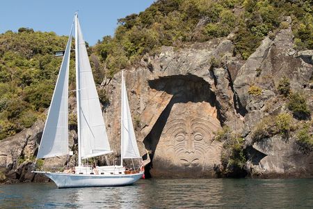 Eco Sailing Tour to Maori Rock Carvings on Lake Taupo