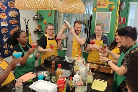 3-Hour Drinks and Appetizers Class in Playa del Carmen