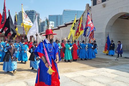 Seoul Royal Palaces and Hidden Gems Customizable Private Tour