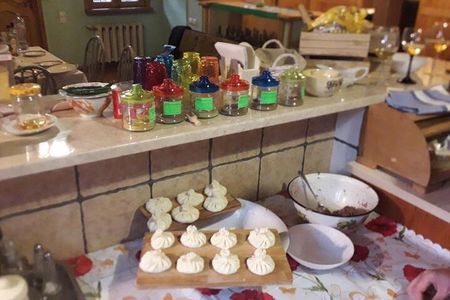 Khinkali and Khachaluri Cooking Class with a natural Wine 