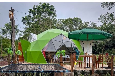 The Tortoise Dome Lodge – Giant Tortoises & Lava Tunnels