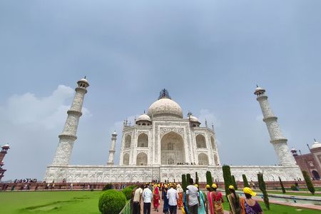 Sunrise Taj Mahal Private Tour from Delhi