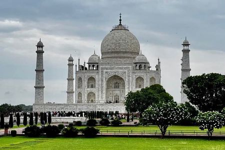 Sunrise Taj Mahal Private Tour from Delhi