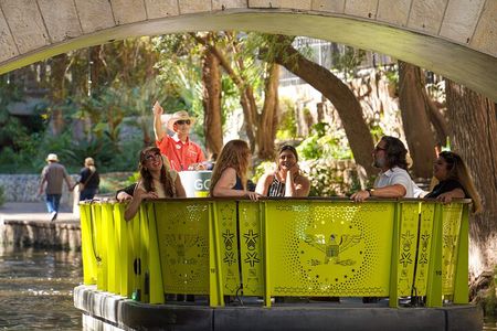 San Antonio Premium City Tour with Alamo & River Walk Cruise
