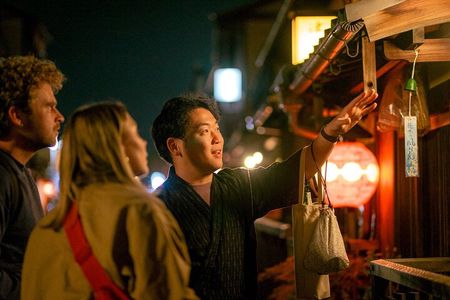 Kyoto Gion Evening Walk: Sake, Secret Alleys & Geisha District