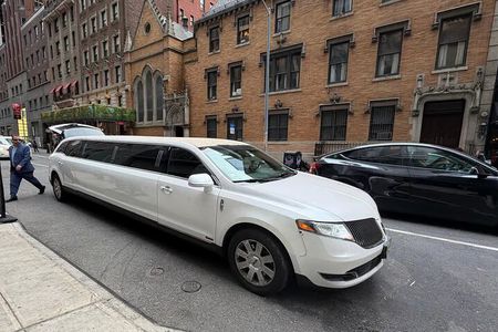 Private NYC tour by stretch limousine, choose 3 or 5-hour options