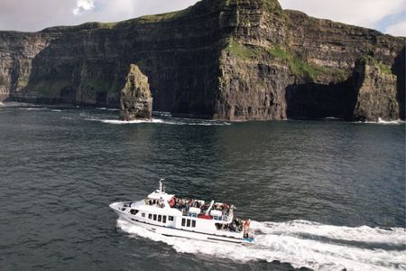 From Dublin: Cliffs of Moher, Boat Tour & Ailwee Caves