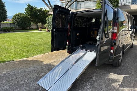 Santorini without Barriers: Accessible 5-Hour Highlights Tour