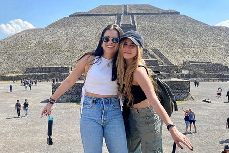 Teotihuacan Guided Tour with Breakfast in a Cave 