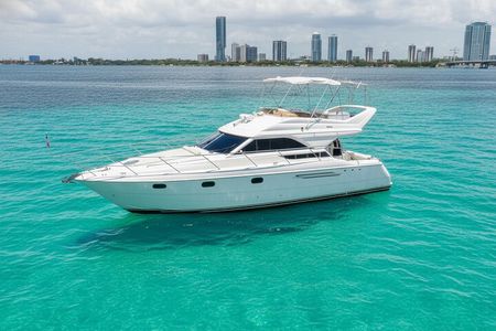 55ft + FREE Hour Miami Yacht Rental 3 to 6 Hours 13 People