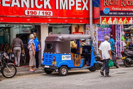 Colombo: Private Tuk-Tuk City Tour with Guide & All Entry Tickets