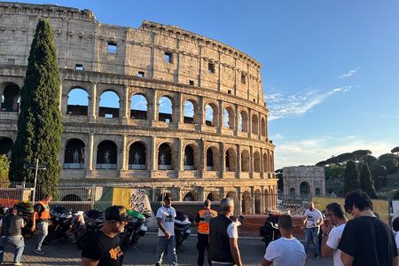 Rome: Colosseum Roman Forum & Palatine Hill Small/Private Tour 