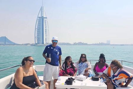 Luxury Yacht Charter : Dubai Marina, Atlantis The Palm & Burj Al Arab