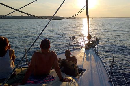 Sunset Sailing Excursion in Barcelona