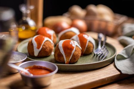 Eat Like a Local: Hidden Gràcia Catalan Food Tour in Barcelona