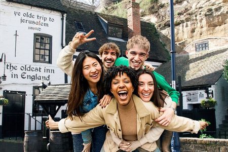 Nottingham Quest: Self Guided City Walk & Immersive Treasure Hunt