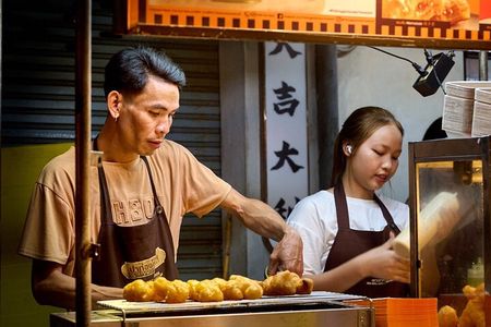 Bangkok Night Eats by Tuk Tuk - Hotel-pickup & Dinner