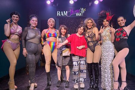 Chiang Mai: Ladyboy Cabaret – Stories, Dinner and Sparkle