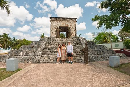 Cenote and Ancient Mayan Ruins Tour with Tequila in Cozumel