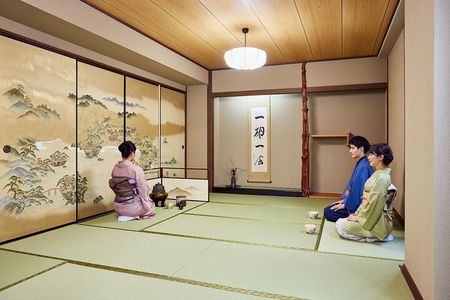Kimono Tea Ceremony at Tokyo Shinjuku